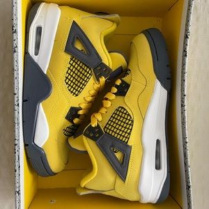 Brand new retro Jordan 3’s in “lightening” (yellow)